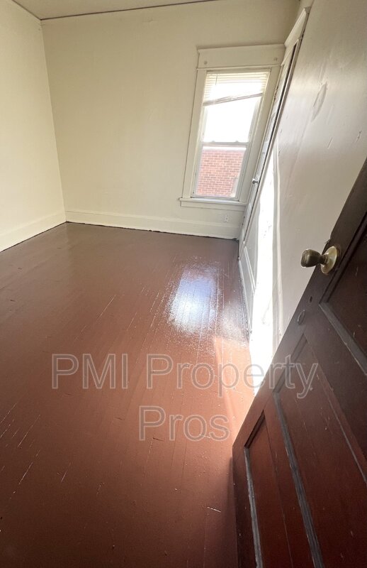 2664 N 25