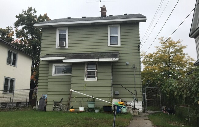 Charming 3 bedroom 1 bath in University/Lexington neighborhood!