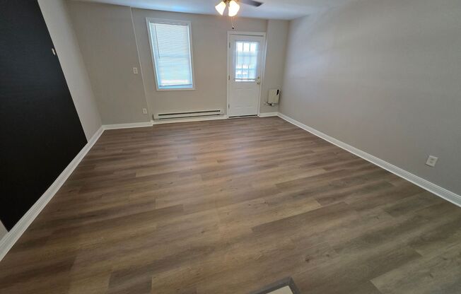 1 bed, 1 bath, 700 sqft, $1,000, Unit I6 (1BR)