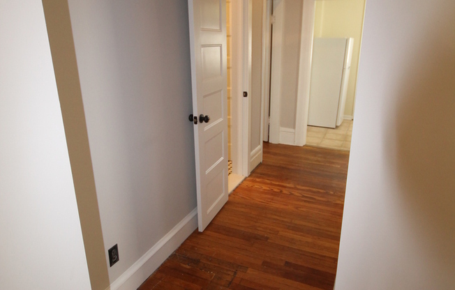 3 beds, 1 bath, $1,350, Unit 195 E. Maynard Ave