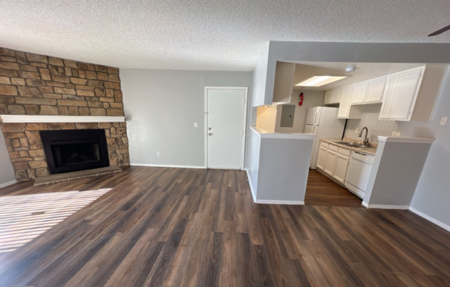 Spacious ground level 3 bedroom Condo in Robinwood! Available Now!