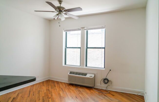 Studio, 1 bath, 255 sqft, $1,100, Unit 840-211