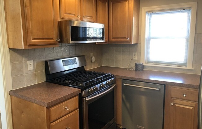 2 beds, 1 bath, 900 sqft, $2,950