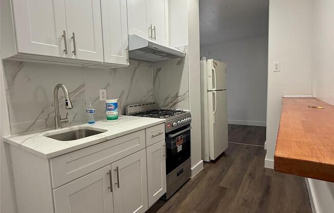 44 15 8 AVE