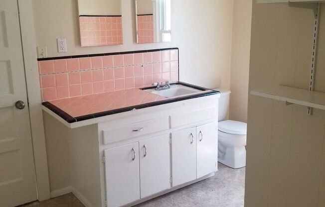 2 beds, 1 bath, $3,200