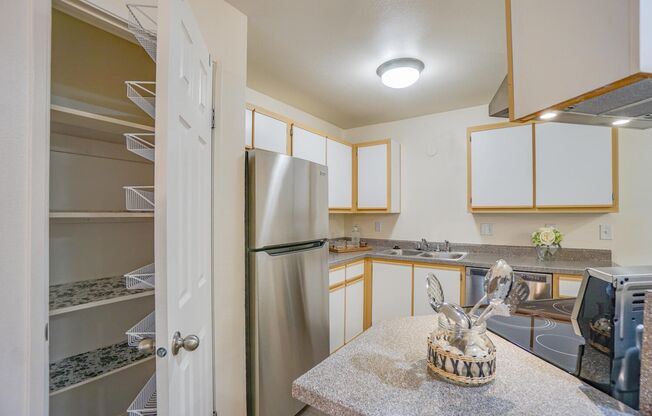 2 beds, 2 baths, 839 sqft, $1,845, Unit 25*