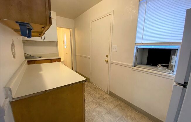 1 bed, 1 bath, 570 sqft, $975, Unit #6