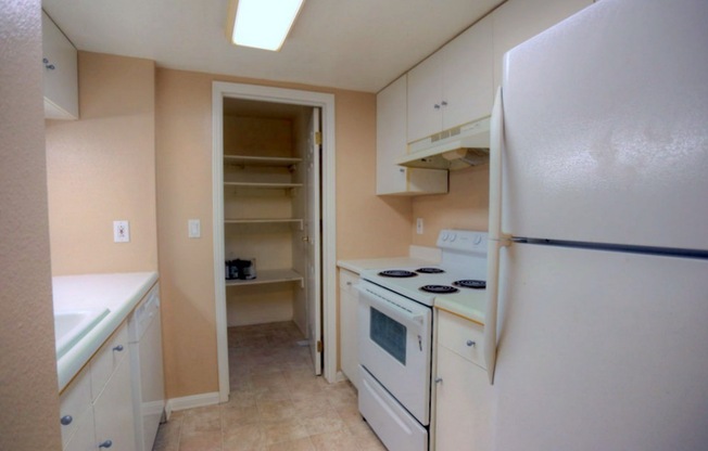 Condo for Rent in Bellevue Area!