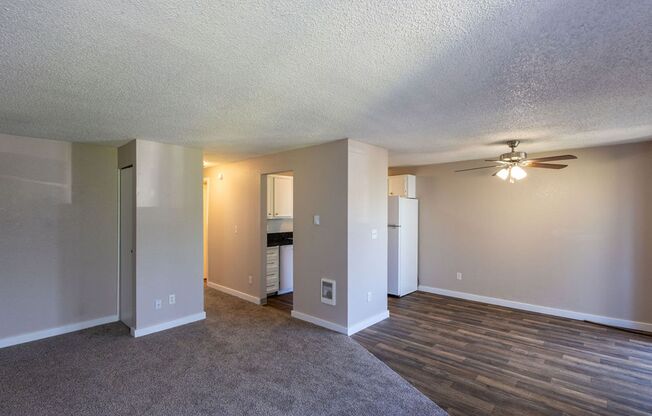 2 beds, 1 bath, 735 sqft, $1,595, Unit 13