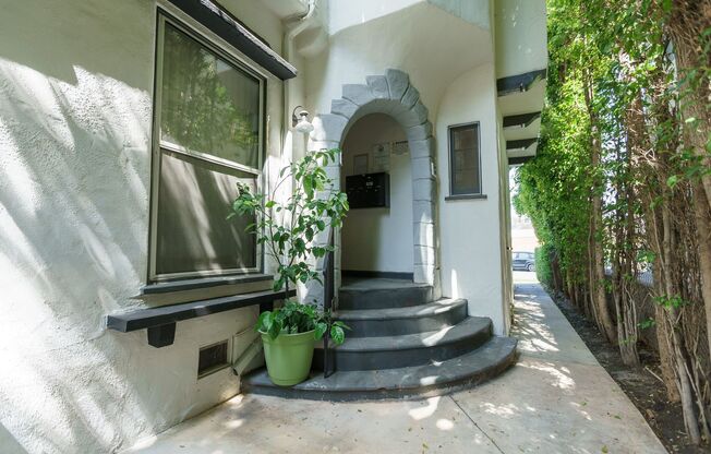 147 North Hamilton Drive