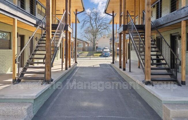 1316 S QUINCY AVE