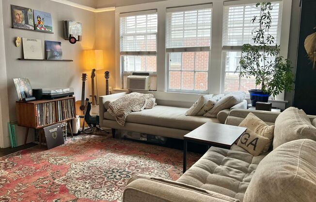1 bed, 1 bath, 800 sqft, $1,950, Unit 869-14