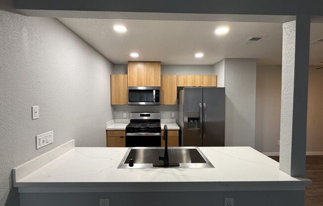 2 beds, 1 bath, 790 sqft, $2,470, Unit B204