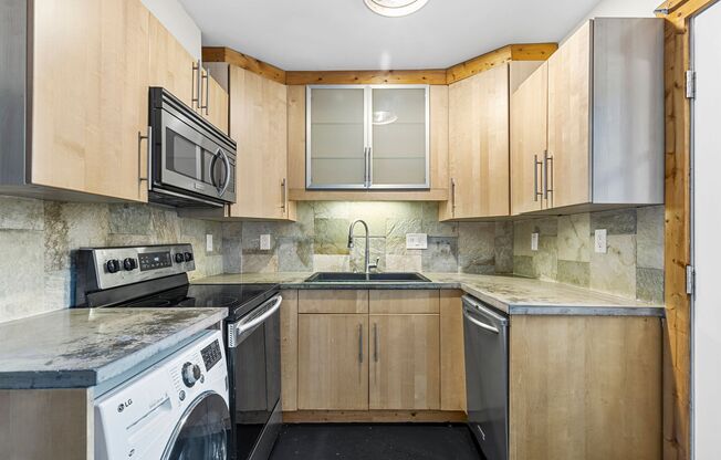 1 bed, 1 bath, $1,550, Unit APARTMENT 6