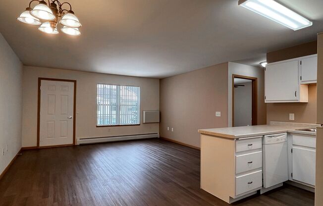 1 bed, 1 bath, 691 sqft, $890, Unit ME 2401-61