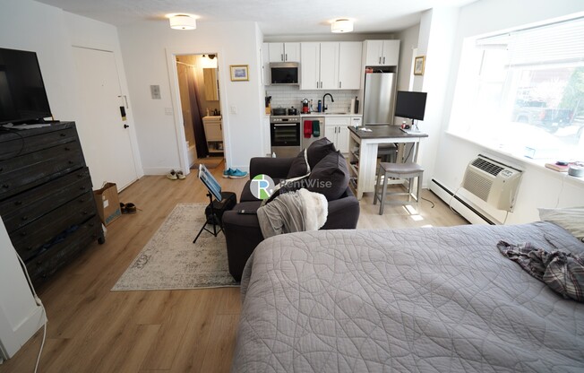 740 E 7 ST 