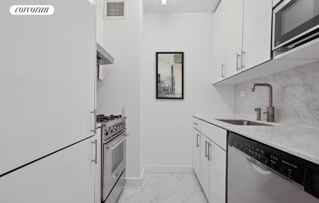 Studio, 1 bath, 585 sqft, $4,400, Unit 24R