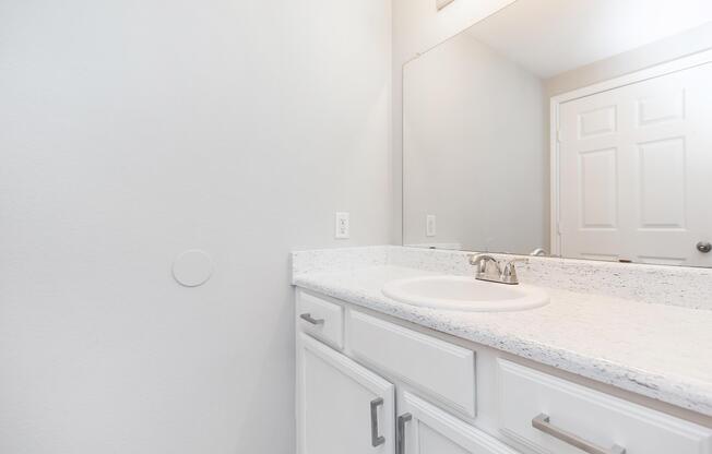 1 bed, 1 bath, 785 sqft, $1,255