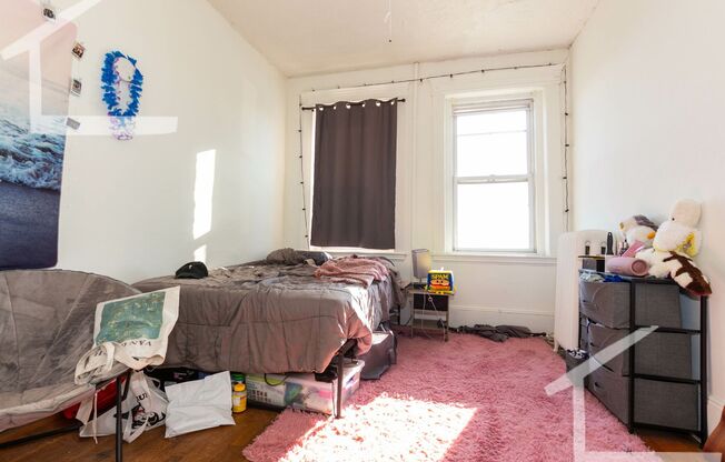 2 beds, 1 bath, $2,600, Unit Unit #26