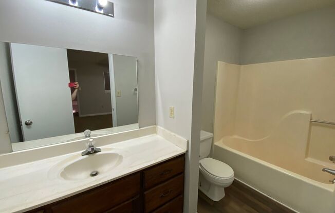 2 beds, 2 baths, $1,325, Unit Unit 132