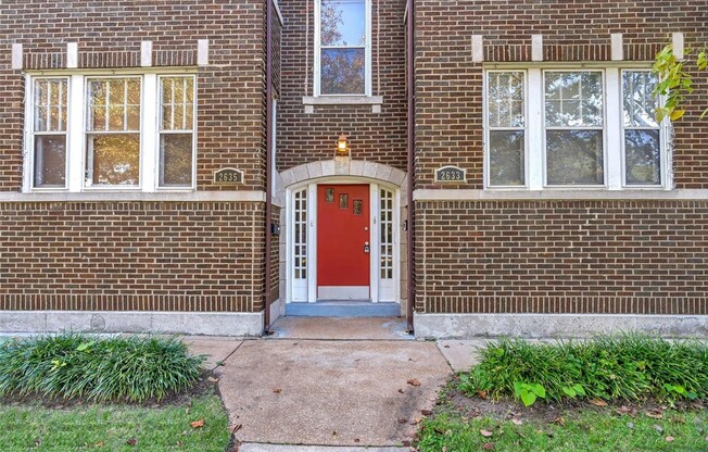 2633 S KINGSHIGHWAY