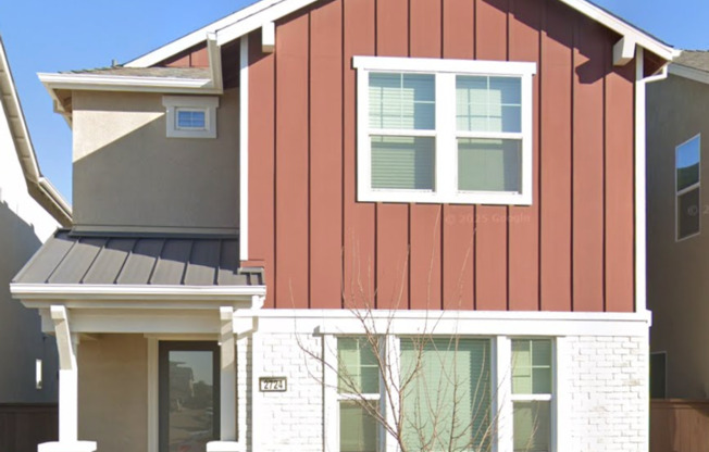 Large Natomas 3/2.5 Beauty.  Please reference full ad for viewings.