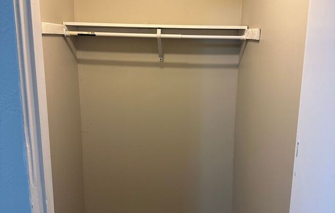 1 bed, 1 bath, $895, Unit 18