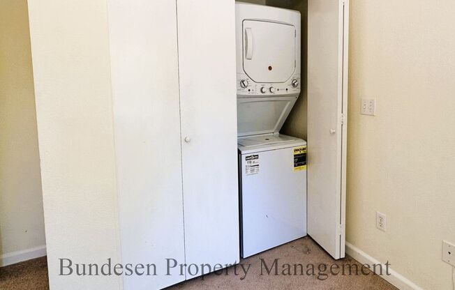 2 beds, 1 bath, $2,700