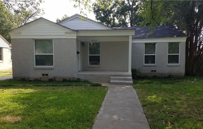 3 beds, 2 baths, $2,300