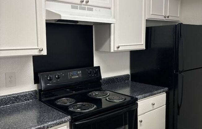 2 beds, 1 bath, 853 sqft, $1,425, Unit 651