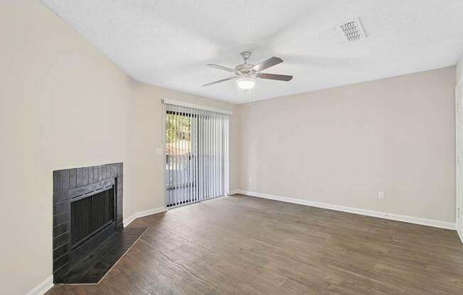 Woodmere Trace Apartmements in Duluth, GA Living Room