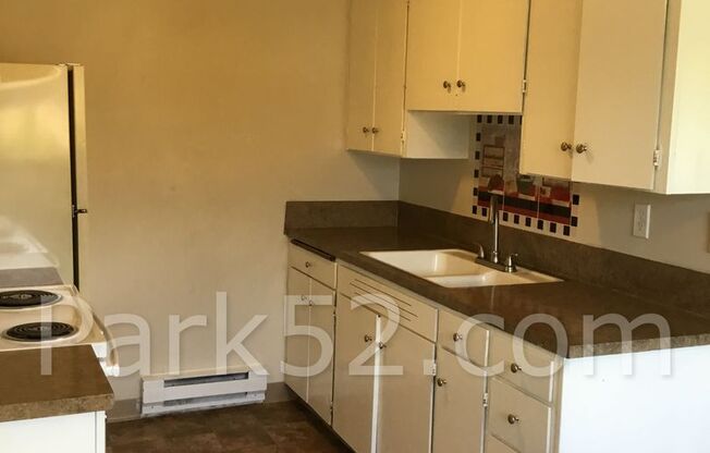 2 beds, 1 bath, $1,295, Unit 3602-01