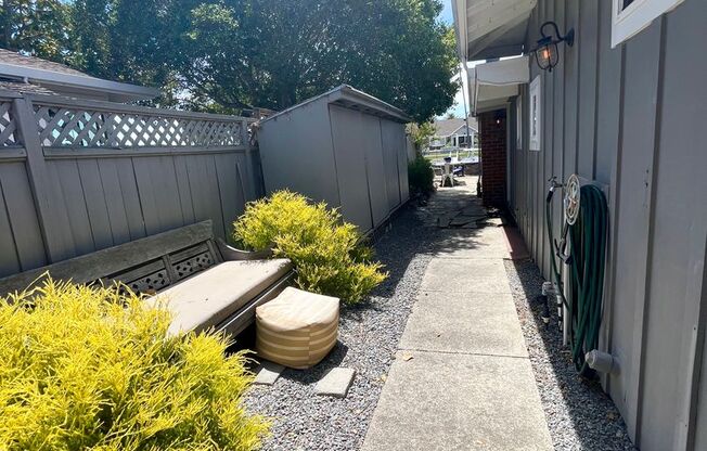 Waterfront Cottage in San Rafael! Utilities Included