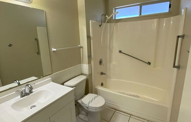 2 beds, 1 bath, $1,295