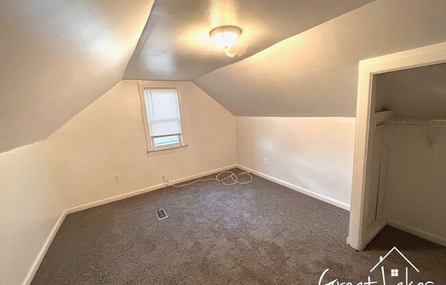 3 beds, 1 bath, $1,300