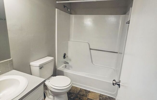 2 beds, 1 bath, 692 sqft, $995, Unit 101-K