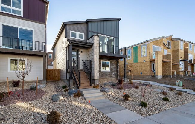 BEAUTIFUL MIDTOWN COLLECTION at PATHWAYS HOME with A/C