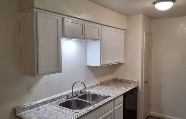 3 beds, 1 bath, 1,100 sqft, $1,645, Unit 1490-135