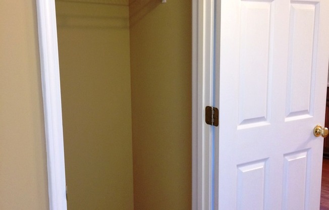 2 beds, 2 baths, 1,100 sqft, $875, Unit C6