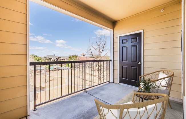 Dominium_Rosemont at Mayfield Villas_Apartment Home Balcony