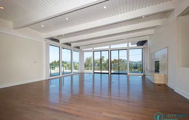 Sherwood Forest: Single Family Home w/ 2 Car Garage & Large Terrace w/ Ocean Views