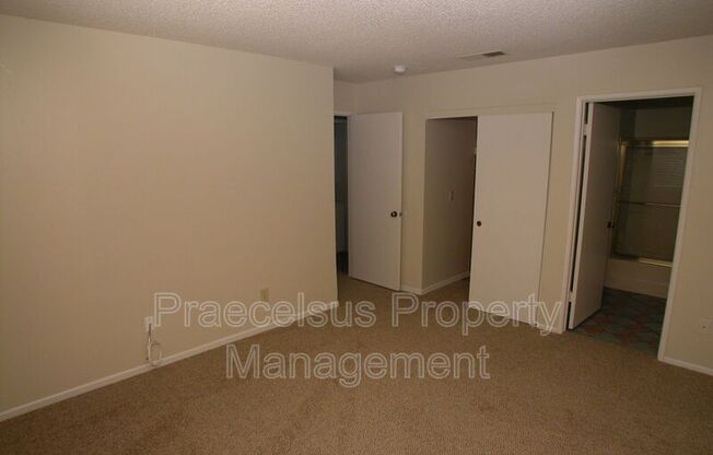 2047 LAKERIDGE CIR