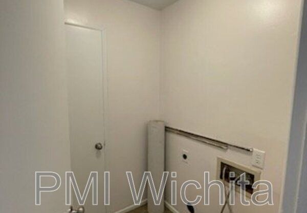 2 beds, 1 bath, 880 sqft, $750