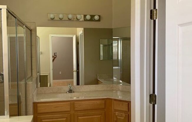 Beautiful 4/2 home in Lovely Venetian Bay Gated Community