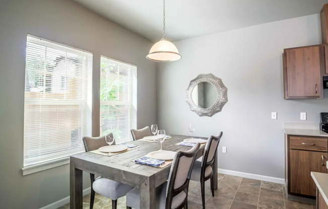 Dining Room | Tualatin Oregon Apartments | River Ridge