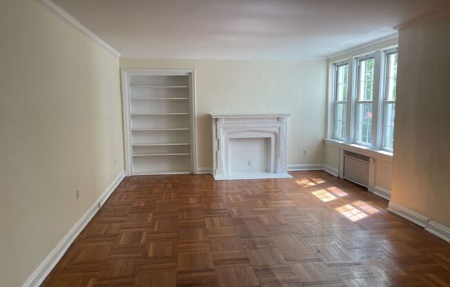 1 bed, 1 bath, 768 sqft, $1,385, Unit Royal York 112