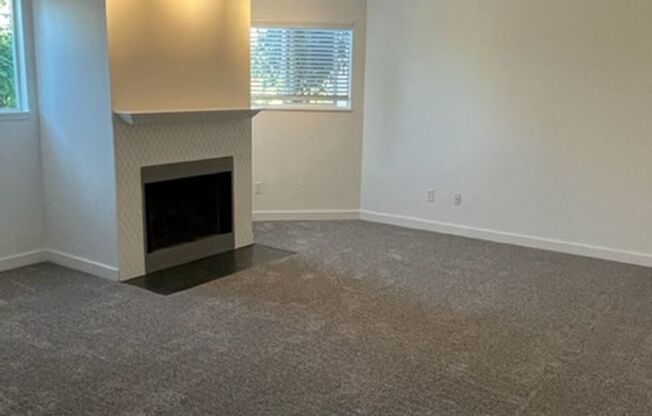 Desirable West Linn Location / Walk To The River, Restaurants & Shopping, Clubhouse, Gym, Pool & Spa