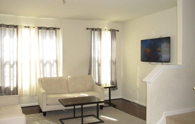 Gorgeous 3 Bedroom Townhome in Beltsville!