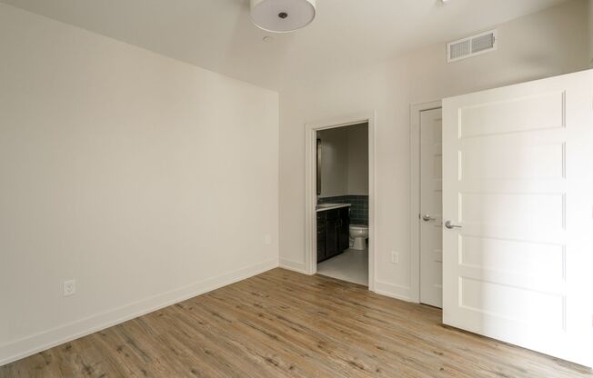 2 beds, 2 baths, $1,725, Unit 1050 N 4th St. Apt. 305