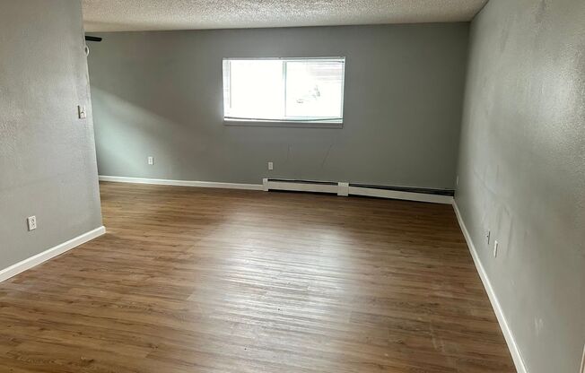 2 beds, 1 bath, $1,095